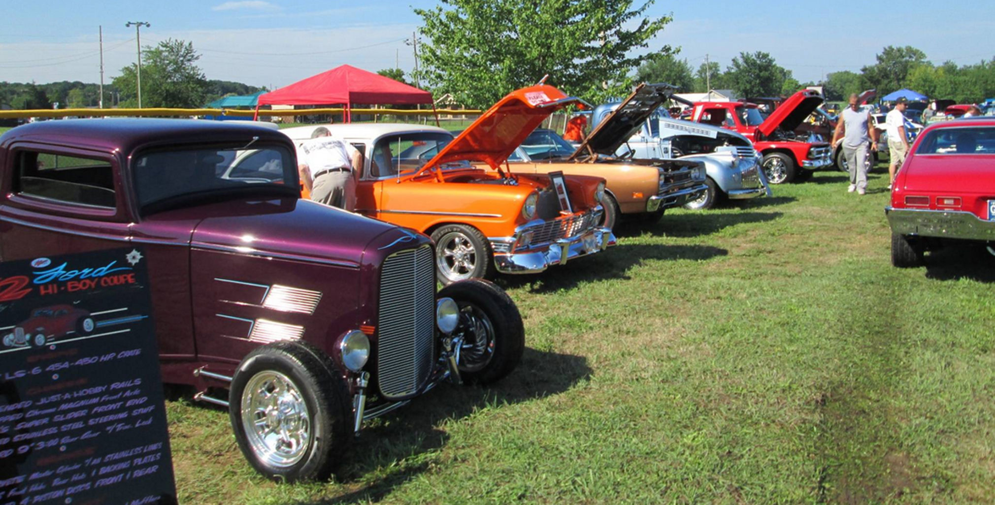 Car club members help usher in apple season
